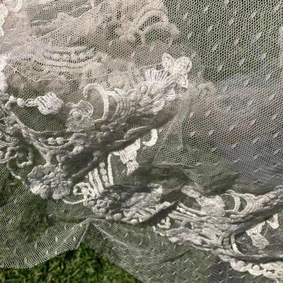 Women’s Cream Beaded Sleeveless Lace Dress by A’reve Size Small - Picture 6 of 7